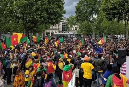 AnyConv.com__cameroun_-_sejour_du_couple_p_983604893_une_manifestation_des_camerounais_de_la_diaspora_en_france_c_getty_images_cameroon-info-p-net_800xm9x-768×594 AnyConv.com__cameroun_-_sejour_du_couple_p_983604893_une_manifestation_des_camerounais_de_la_diaspora_en_france_c_getty_images_cameroon-info-p-net_800xm9x-768x594